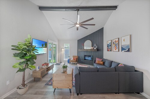 Stunning 3 BD Family Home+ Game Room+PingPong+Foosball+Arcade