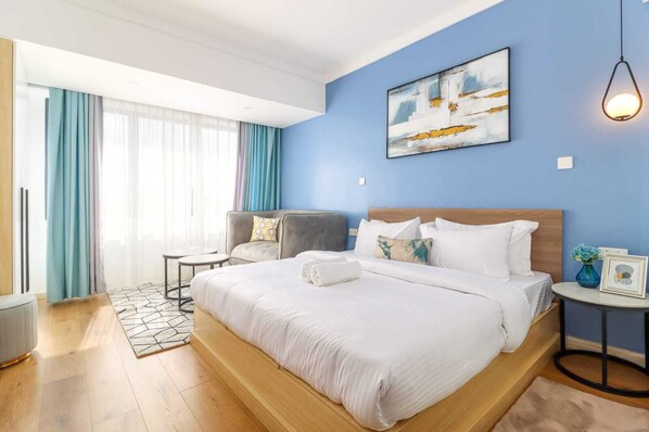 Laptop workspace, iron/ironing board, free WiFi