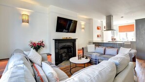 Smart TV, fireplace, stereo