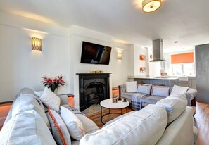 Smart TV, fireplace, books, stereo