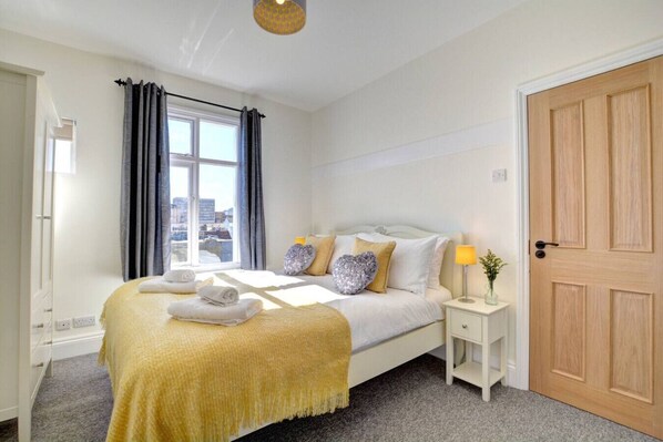 4 bedrooms, desk, iron/ironing board, free WiFi