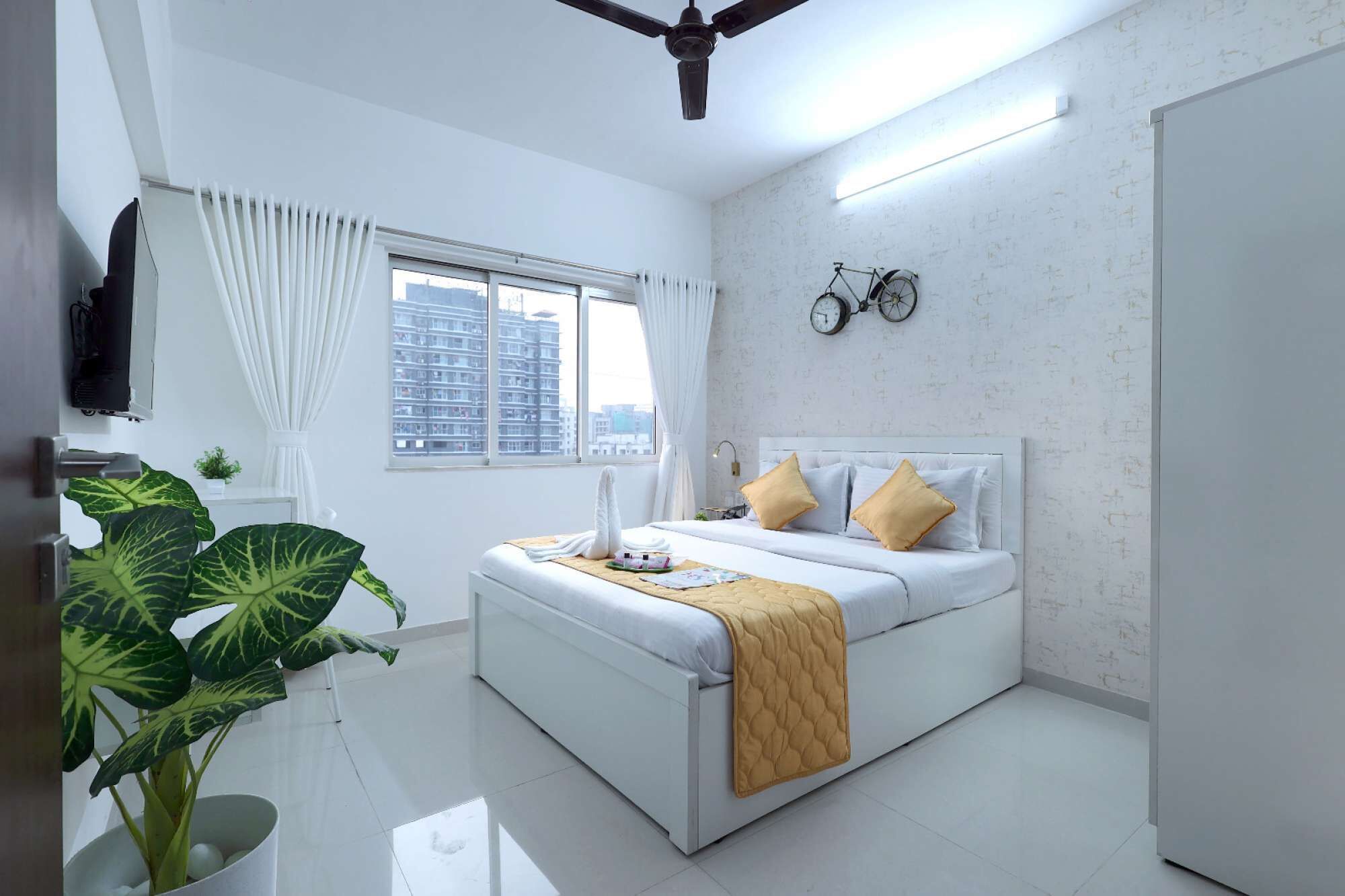 1 bedroom, desk, iron/ironing board, WiFi