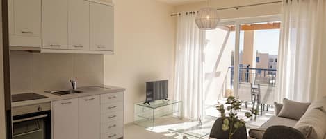 Apartment, Pool View | Private kitchen