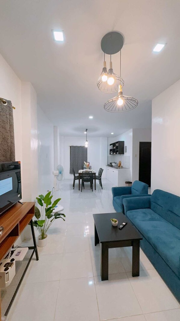 Ev, 3 Yatak Odası, Sigara İçilebilir, Veranda | Oturma odası | Kitaplar 