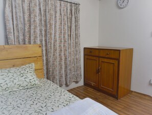 2 bedrooms, WiFi, bed sheets