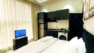 Iron/ironing board, WiFi, bed sheets