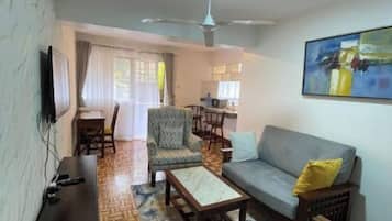 Appartement Deluxe, balcon, vue ville | Coin séjour
