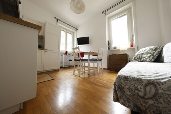 1 chambre, fer et planche à repasser, lit parapluie, Wi-Fi gratuit