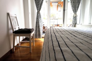 1 chambre, fer et planche à repasser, lit parapluie, Wi-Fi gratuit