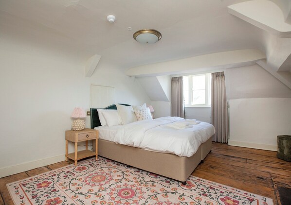 3 bedrooms, individually decorated, individually furnished, free WiFi