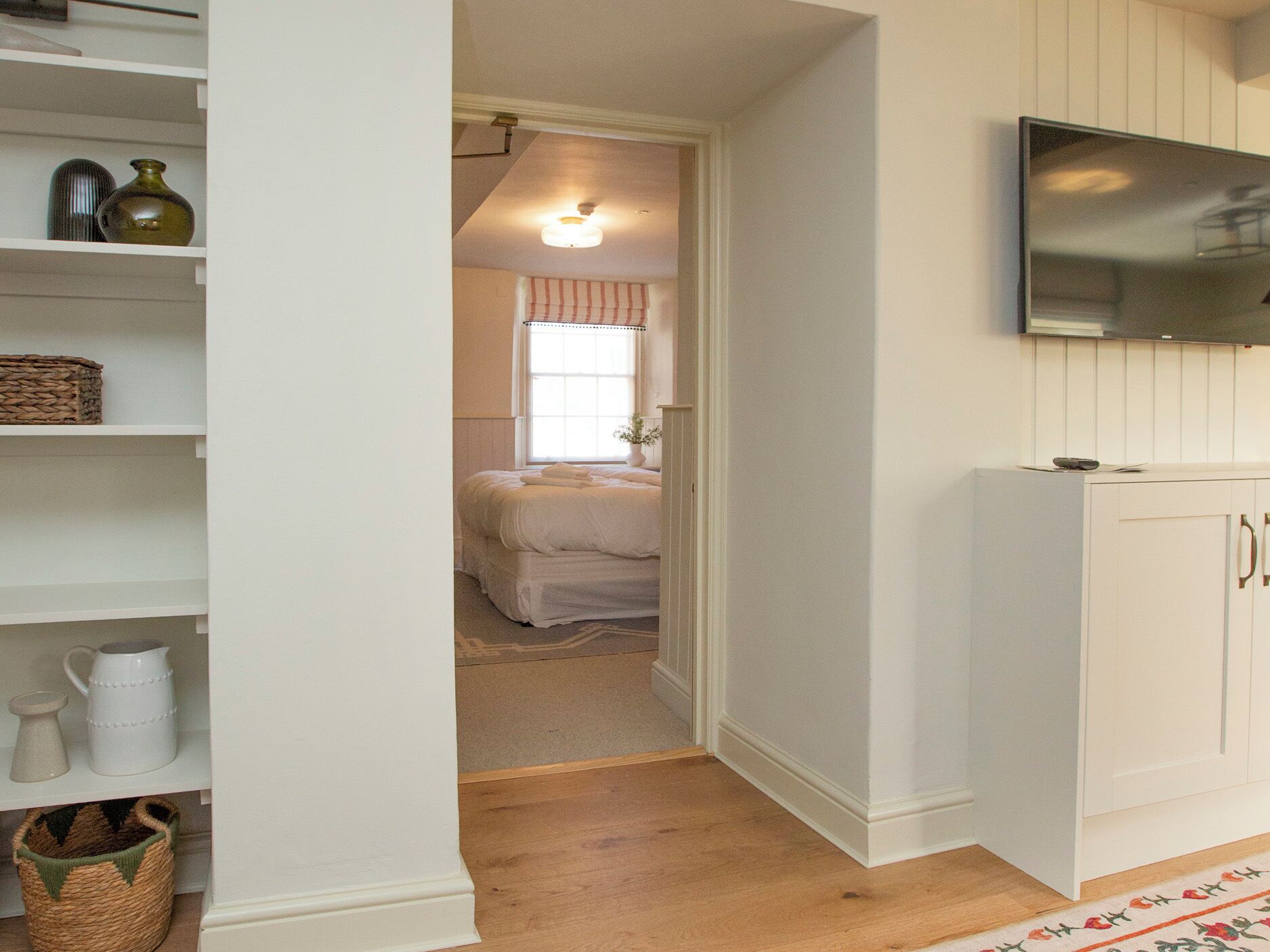 2 bedrooms, individually decorated, individually furnished, free WiFi