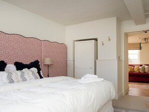 2 bedrooms, individually decorated, individually furnished, free WiFi