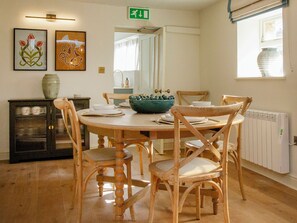 Dining - Apartment 1, 86 Dyer Street (Cirencester)