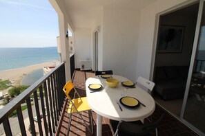 Apartment | Outdoor dining