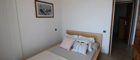 2 bedrooms, iron/ironing board
