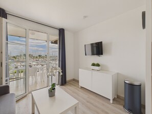 TV - Harbor View – 400m from Beach – Apart for 2 (Arzon)