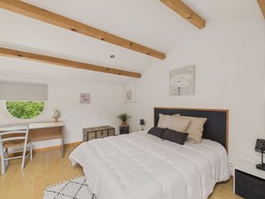 2 makuuhuonetta, silitysrauta/-lauta, ilmainen Wi-Fi