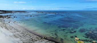 100m from the Beach – Apart with Garden for 5