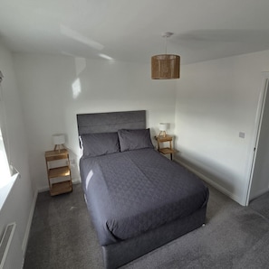 Iron/ironing board, free WiFi, bed sheets