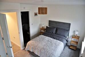 Unclassified image, 4 of 13, button - Lower Townhouse  Exeter (Devon)