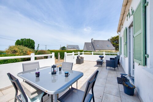 Sea View – 100m from the Beach – 4 adults, 1 child