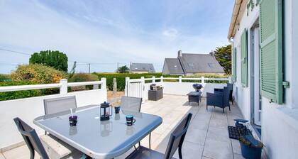 Sea View – 100m from the Beach – 4 adults, 1 child