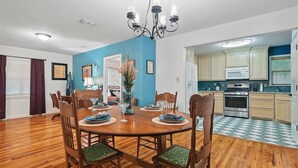 Dining - Vibrant Artistic Retreat Among the Trees (Abilene)