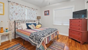 3 bedrooms, desk, free WiFi, bed sheets - Vibrant Artistic Retreat Among the Trees (Abilene)