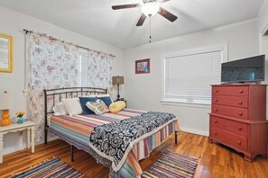 3 bedrooms, desk, free WiFi, bed sheets