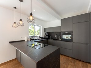 Réfrigérateur, micro-ondes, four, lave-vaisselle