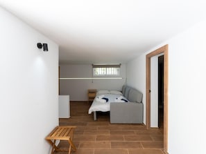 5 dormitorios, tabla de planchar con plancha, Internet