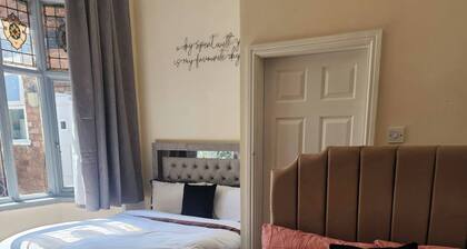 Charming Victorian Apartment in Central Wolverhampton