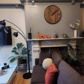 Apartment, 1 Bedroom | Living area