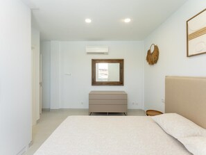 3 chambres, fer et planche à repasser, accès Internet, draps fournis