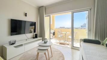 Tabla de planchar con plancha, wifi gratis, ropa de cama