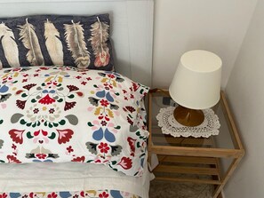 WiFi, bed sheets
