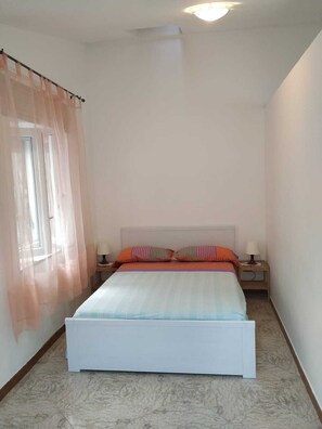 2 bedrooms, WiFi, bed sheets