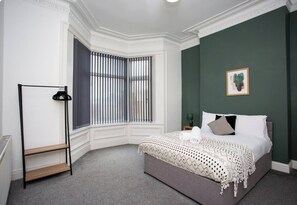 3 bedrooms, iron/ironing board, free WiFi, bed sheets