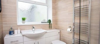 3BR Retreat | High Barnes | Wifi