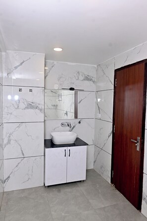 Deluxe Room | Bathroom
