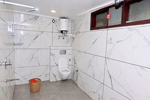 Deluxe Room | Bathroom