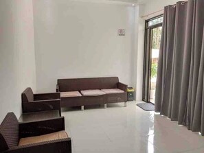 Hus, 3 soverom, røyk, privat basseng | Oppholdsrom