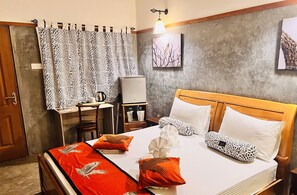 6 bedrooms, WiFi, bed sheets