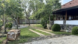Property grounds - Yala Leopard Lodge (Kirinda)