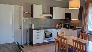 Shared Dormitory, 3 Bedrooms | Interior