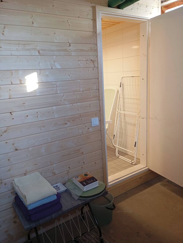 Shared Dormitory, 3 Bedrooms | Interior - Room-sydtorp Charming old House in the c (Kemiönsaari)