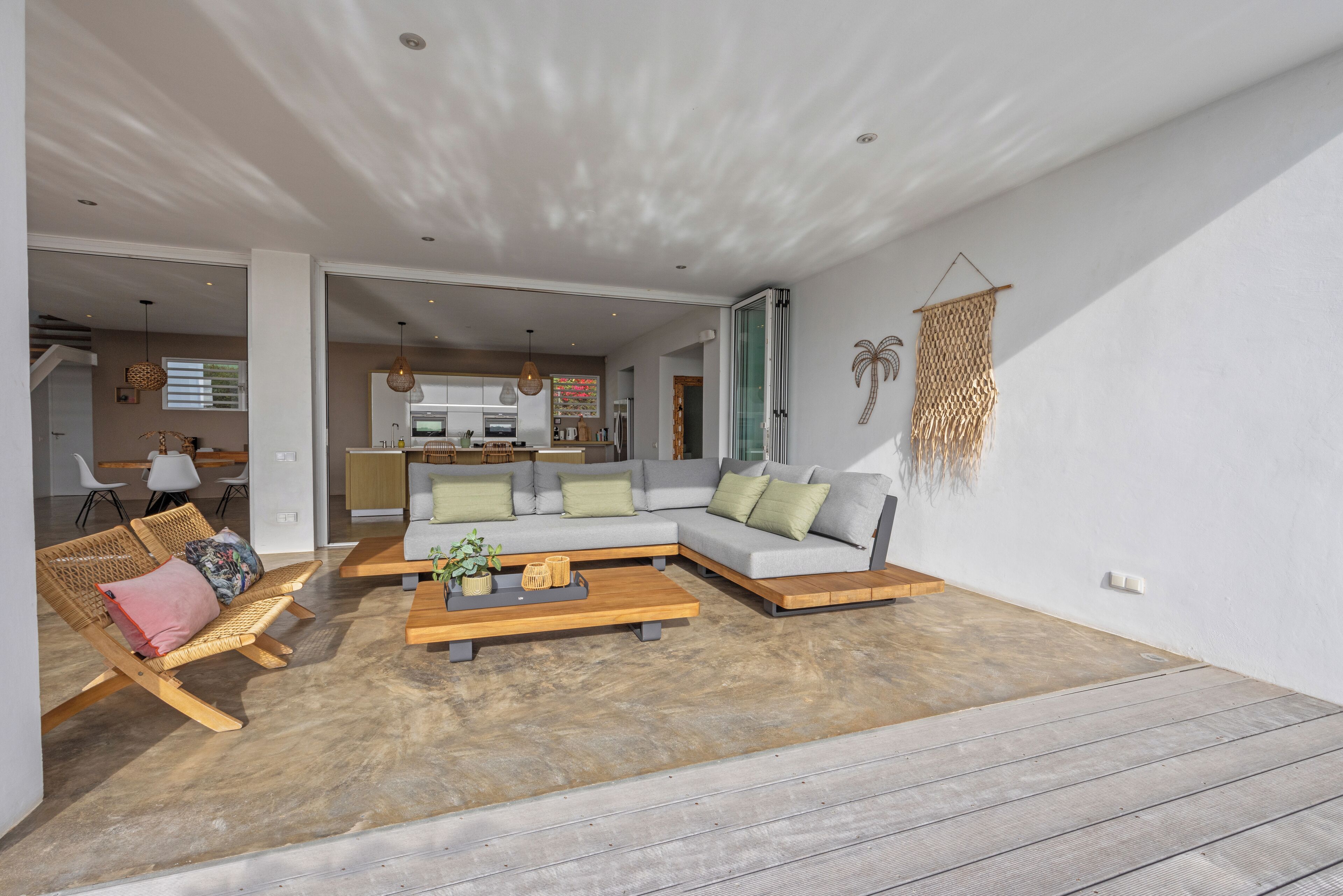 Una televisión, libros