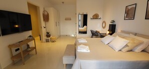 Deluxe-Apartment, 2 Schlafzimmer, Terrasse, Gartenblick | Zimmersafe, Verdunkelungsvorhänge, schallisolierte Zimmer