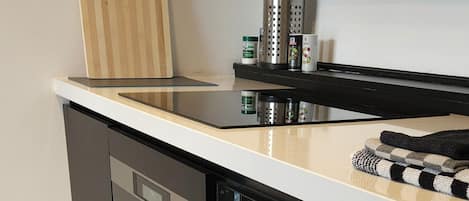 Deluxe-Apartment, 2 Schlafzimmer, Terrasse, Gartenblick | Eigene Küche