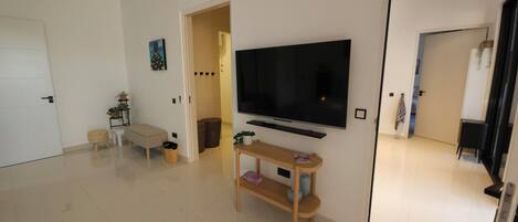 Deluxe Apartment, 2 Bedrooms, Patio, Garden View | In-room safe, blackout drapes, soundproofing, iron/ironing board